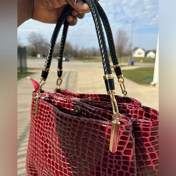 Faux Crocodile Leather Embossed Bag - Picture 8 of 13